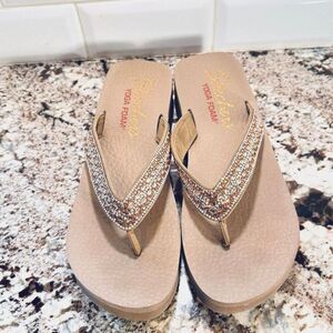 Skecher Yoga Foam Sandals Size 10